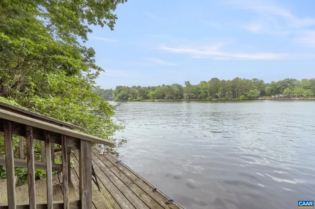 42 Cliftwood Road Palmyra VA 22963