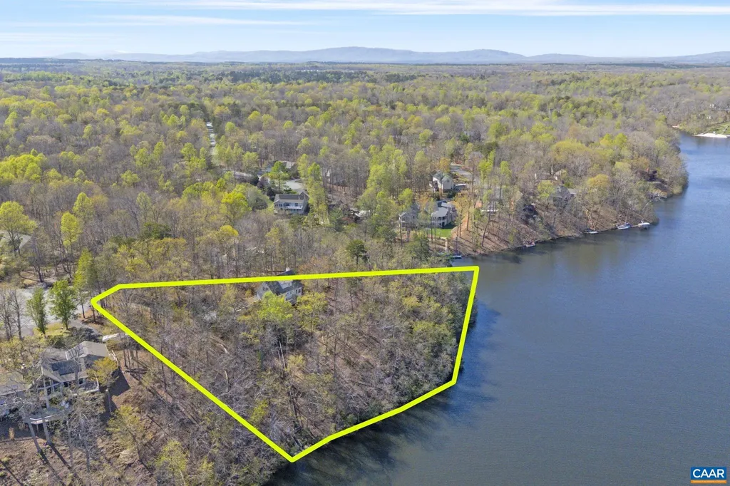 42 Cliftwood Road Palmyra VA 22963