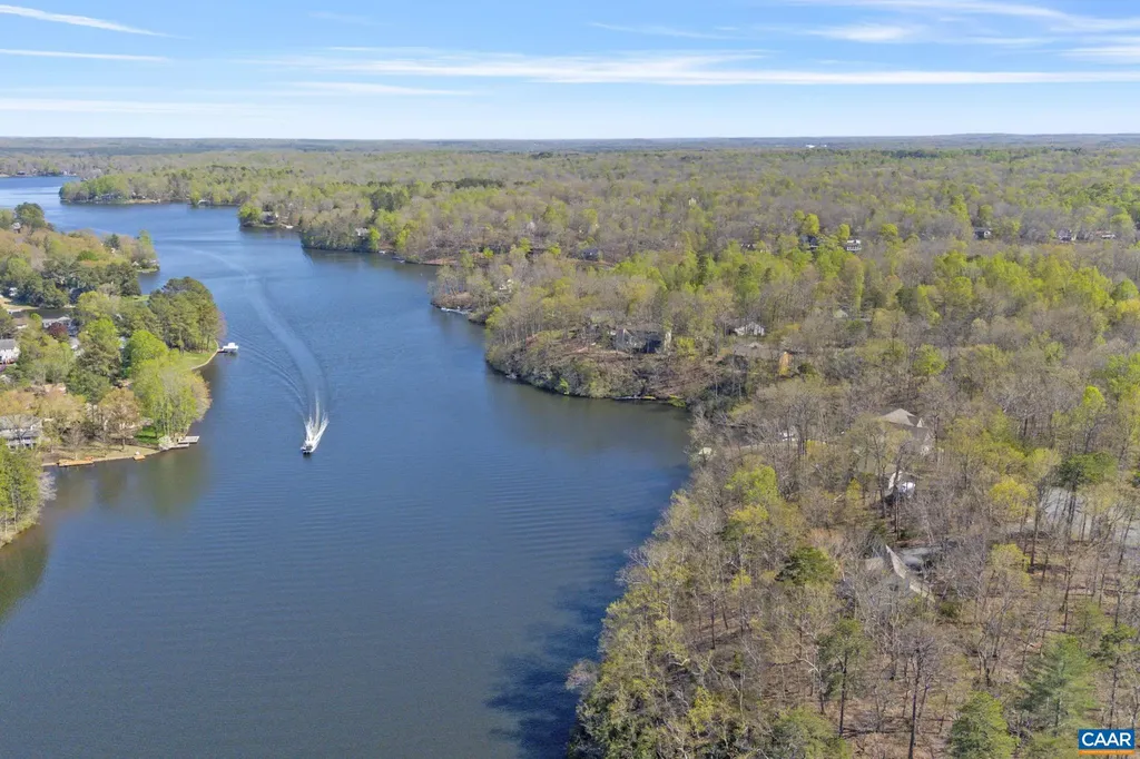 42 Cliftwood Road Palmyra VA 22963