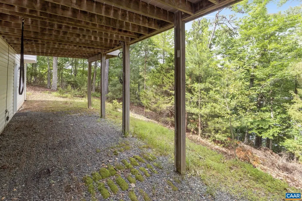 42 Cliftwood Road Palmyra VA 22963