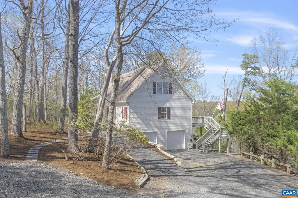 42 Cliftwood Road Palmyra VA 22963