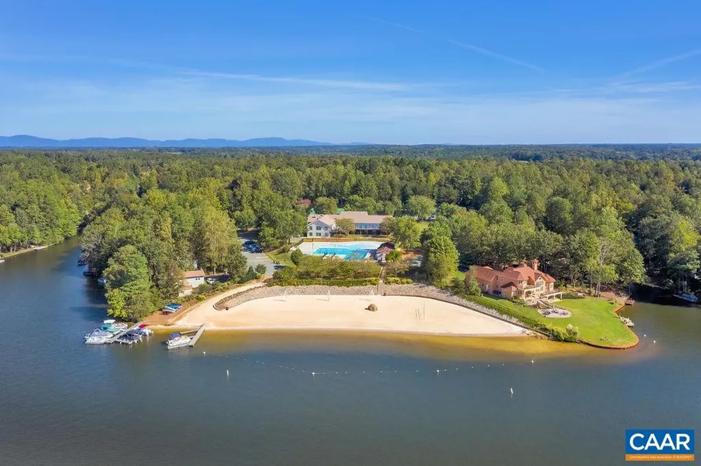 42 Cliftwood Road Palmyra VA 22963