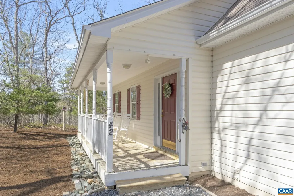 42 Cliftwood Road Palmyra VA 22963