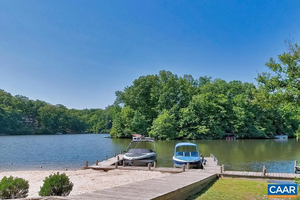 42 Cliftwood Road Palmyra VA 22963