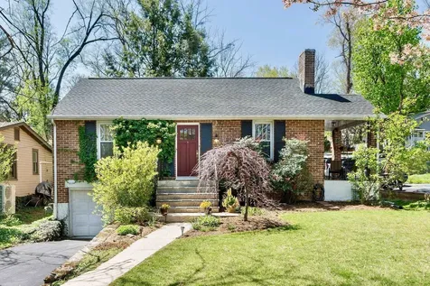 6 Woodrow Avenue Staunton VA 24401