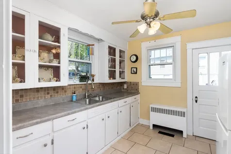 6 Woodrow Avenue Staunton VA 24401