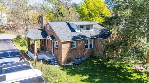 6 Woodrow Avenue Staunton VA 24401