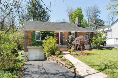 6 Woodrow Avenue Staunton VA 24401