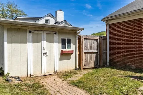 1502 Armstrong Avenue Staunton VA 24401