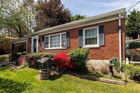 1502 Armstrong Avenue Staunton VA 24401