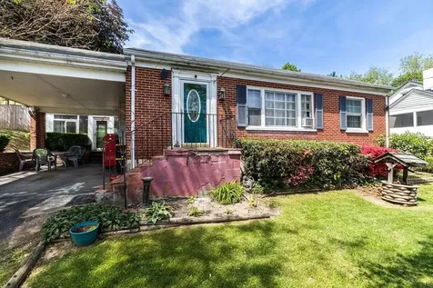 1502 Armstrong Avenue Staunton VA 24401