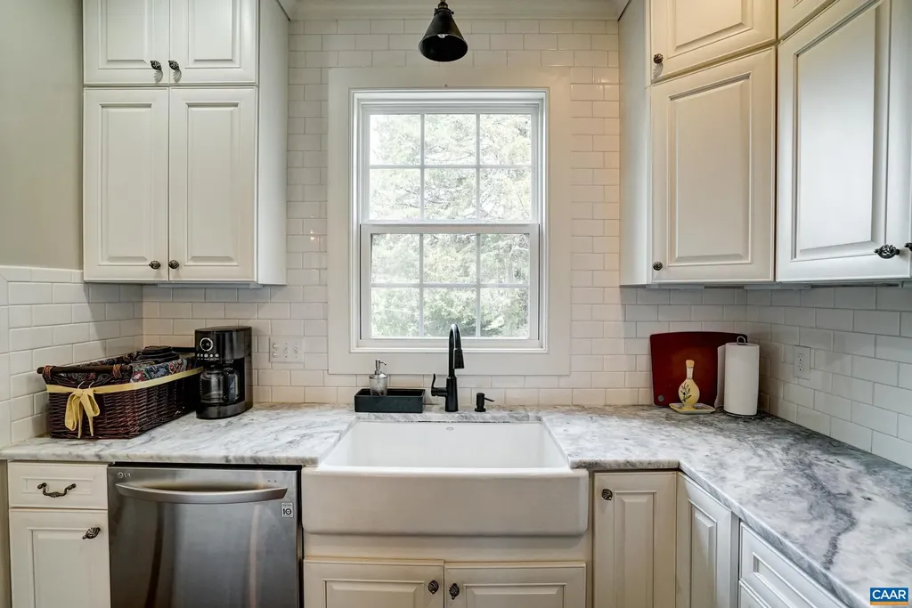 3324 Morgantown Road Ivy VA 22903