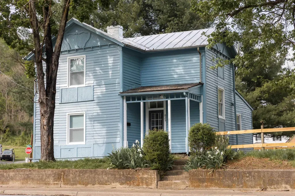 825 29th Street W Buena Vista VA 24416