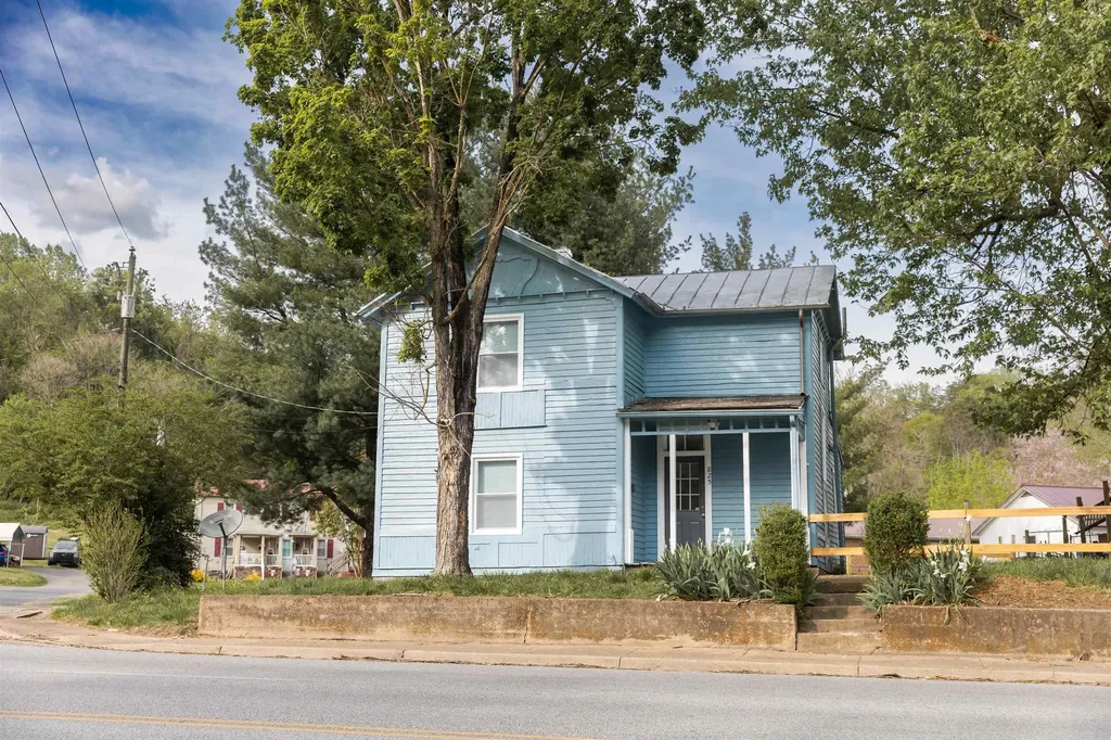 825 29th Street W Buena Vista VA 24416