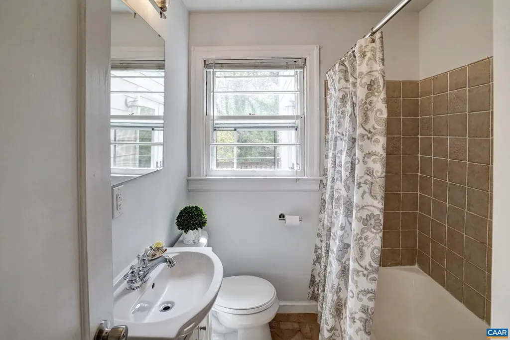 807 Hillcrest Road Charlottesville VA 22903