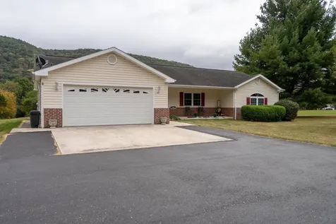 3496 Petersburg Pike Franklin WV 26807