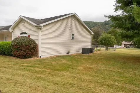 3496 Petersburg Pike Franklin WV 26807