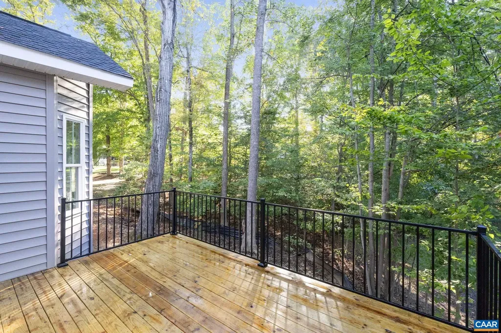 6 Condor Road Palmyra VA 22963