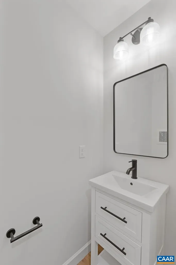 6 Condor Road Palmyra VA 22963