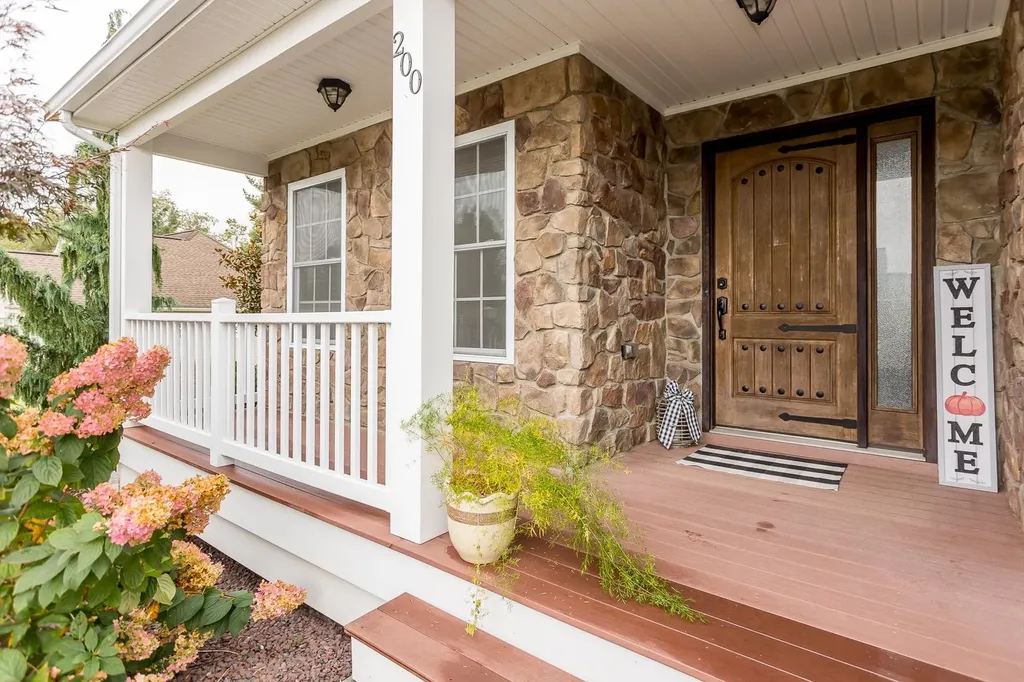 200 Kensington Drive Elkton VA 22827