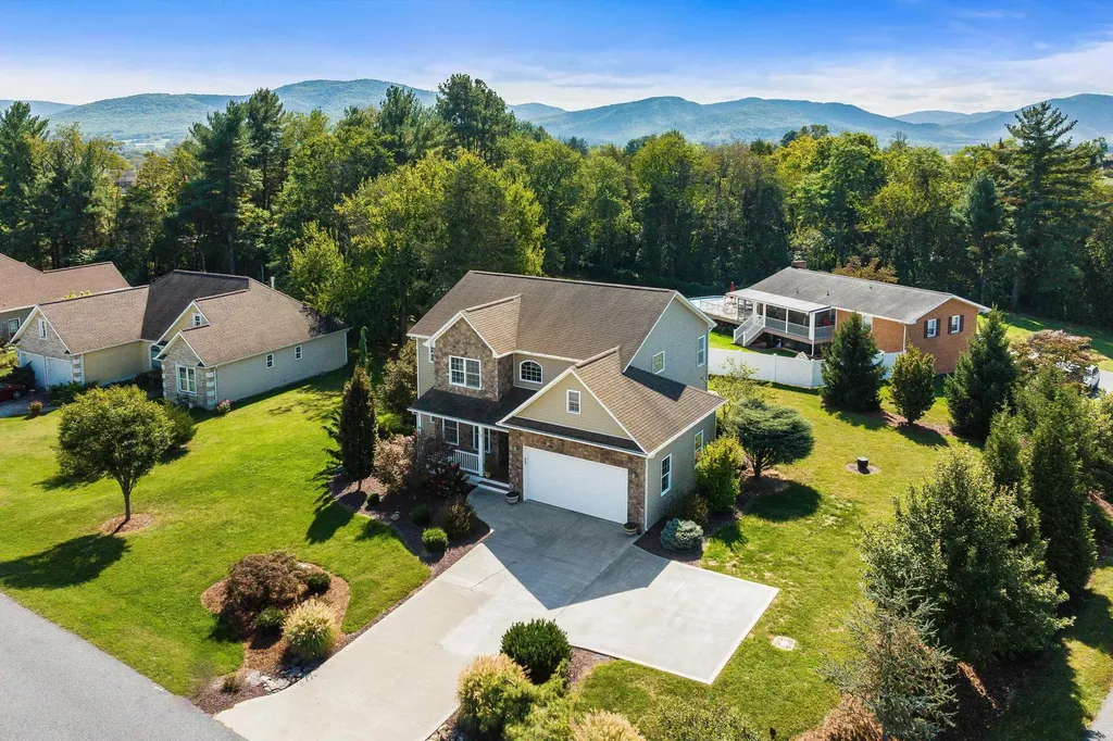 200 Kensington Drive Elkton VA 22827