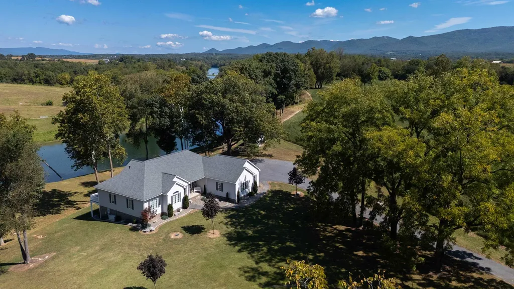 4348 Park Way Elkton VA 22827