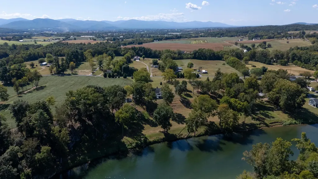 4348 Park Way Elkton VA 22827