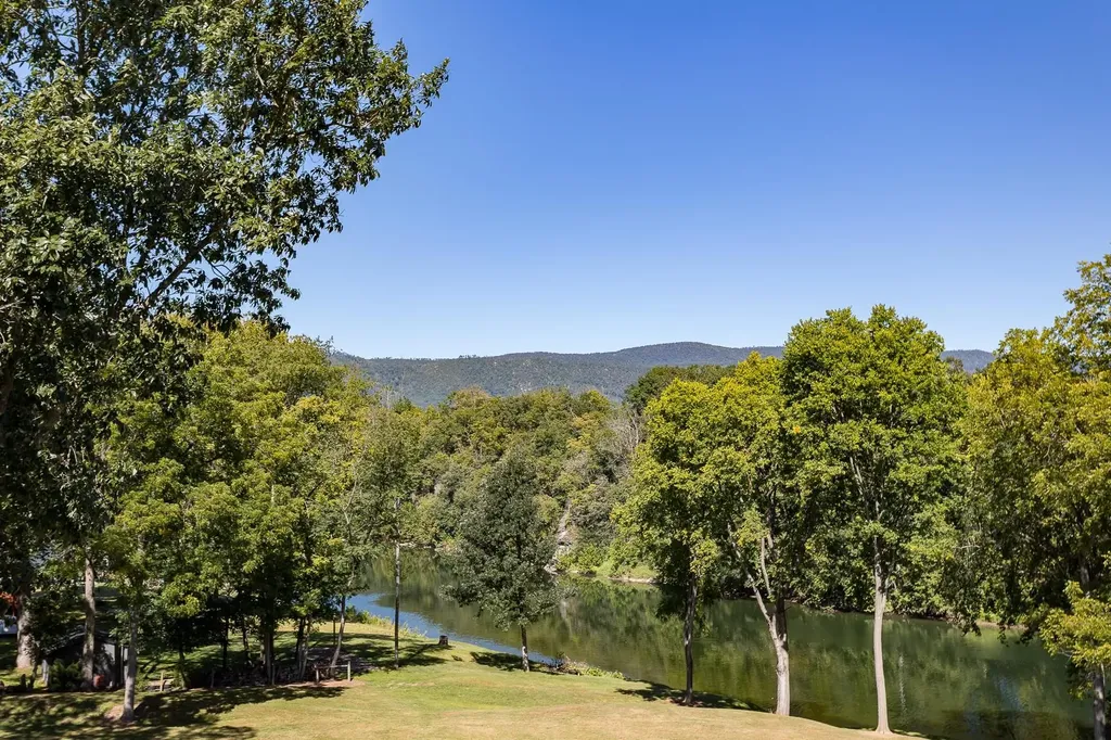 4348 Park Way Elkton VA 22827