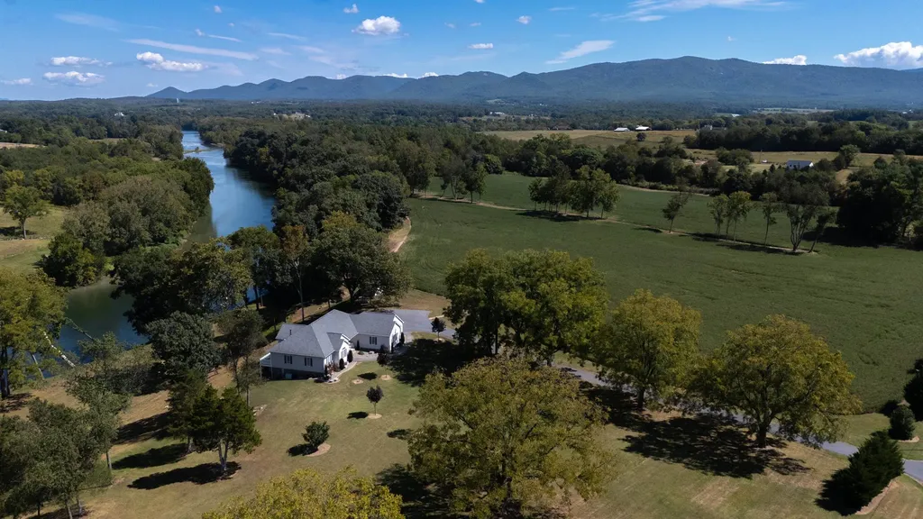 4348 Park Way Elkton VA 22827