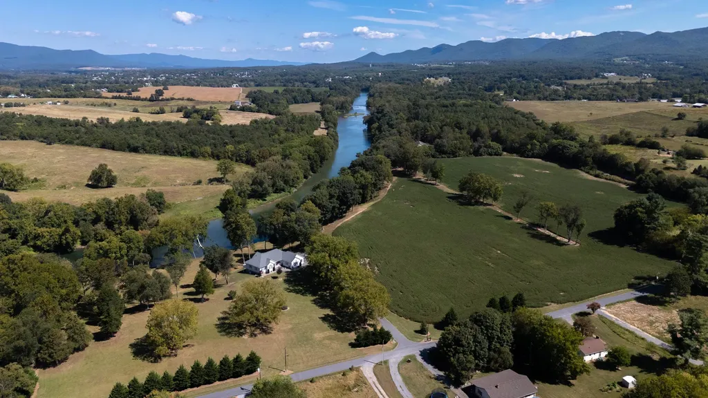 4348 Park Way Elkton VA 22827