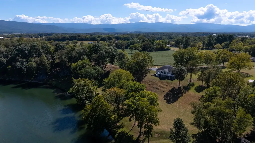 4348 Park Way Elkton VA 22827