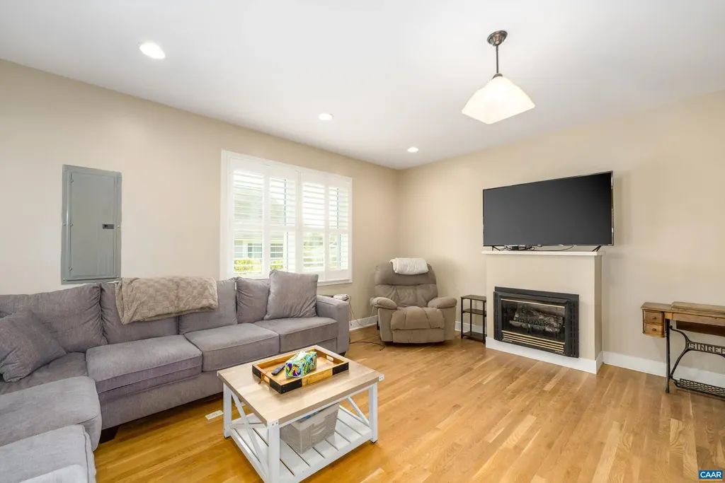 128 West Street Louisa VA 23093