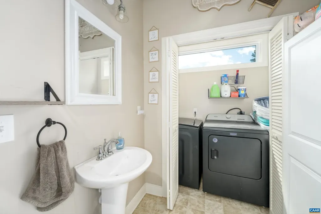 128 West Street Louisa VA 23093