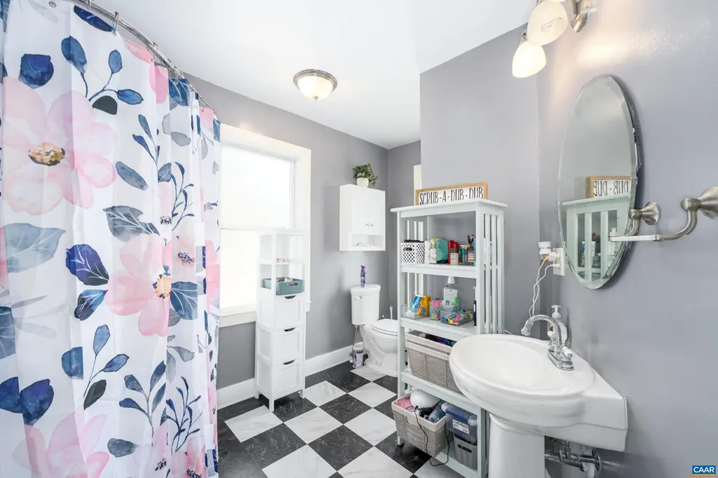 128 West Street Louisa VA 23093