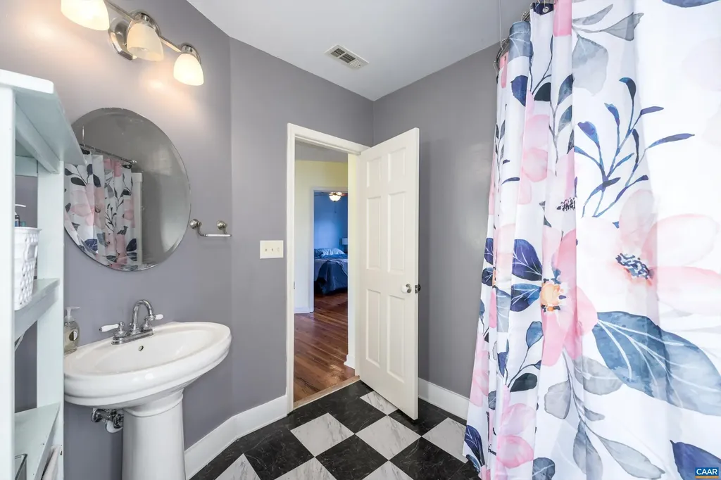 128 West Street Louisa VA 23093