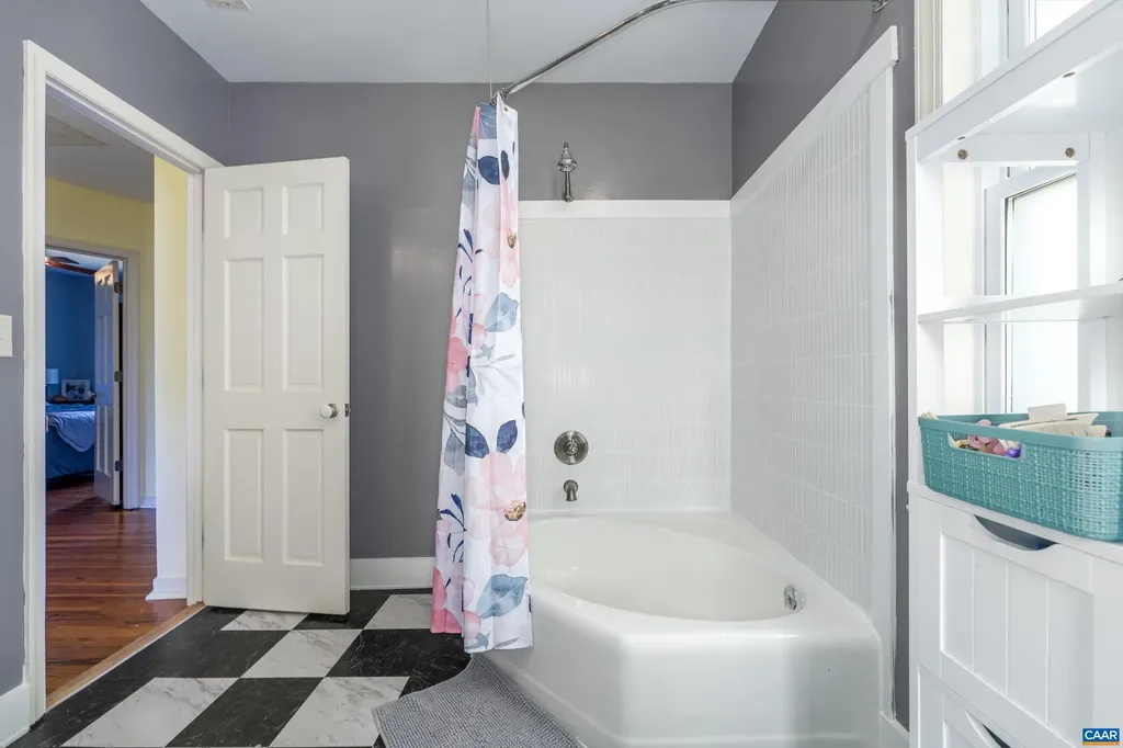 128 West Street Louisa VA 23093