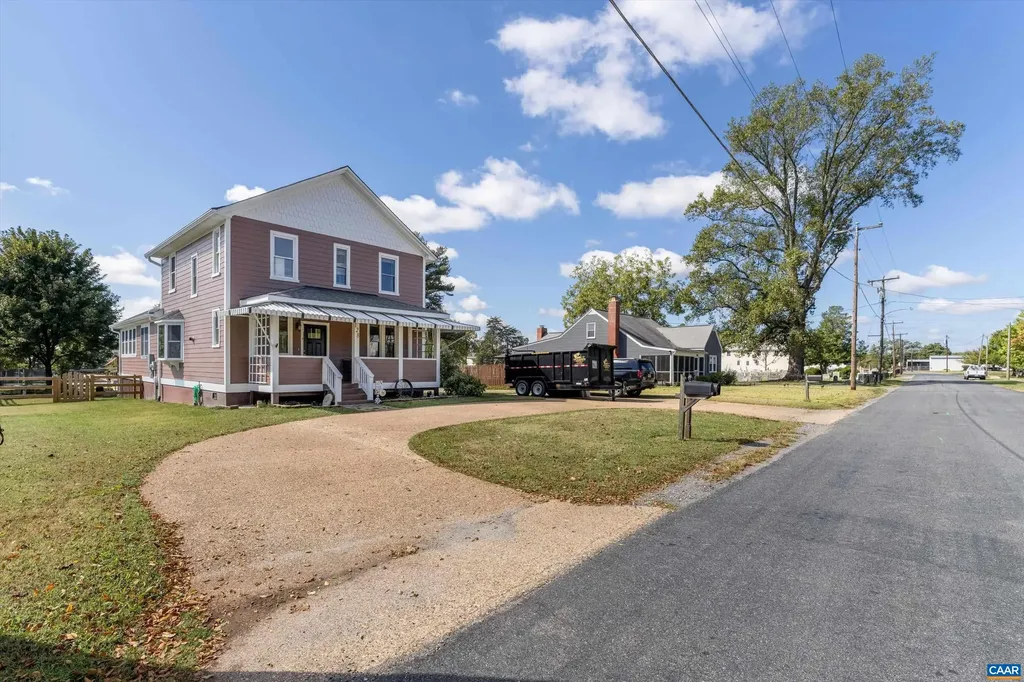 128 West Street Louisa VA 23093