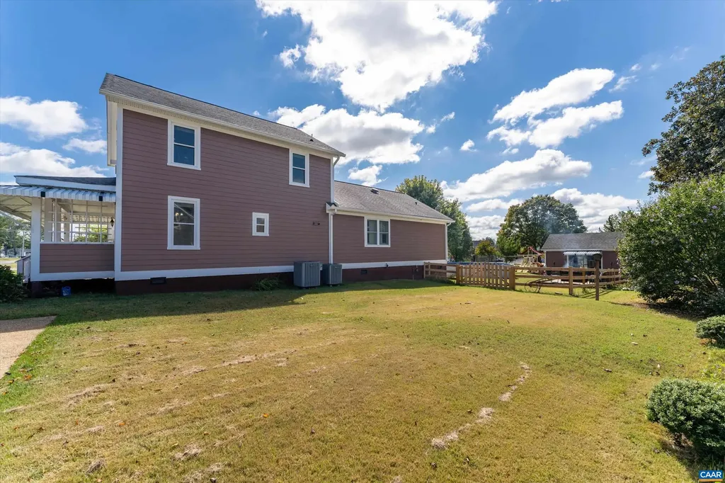 128 West Street Louisa VA 23093