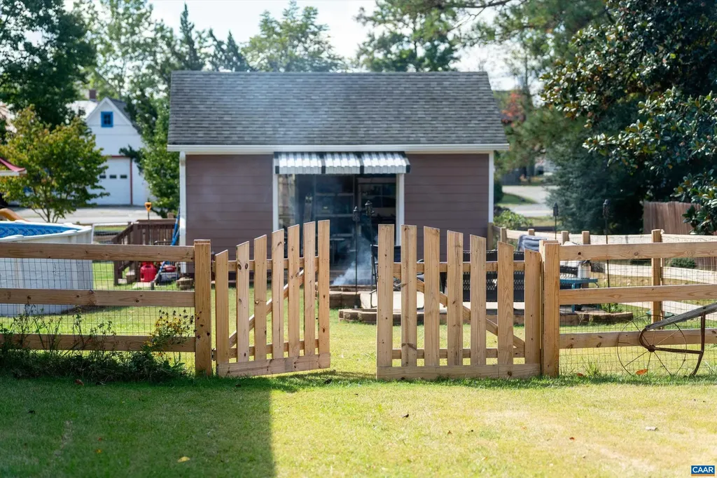 128 West Street Louisa VA 23093