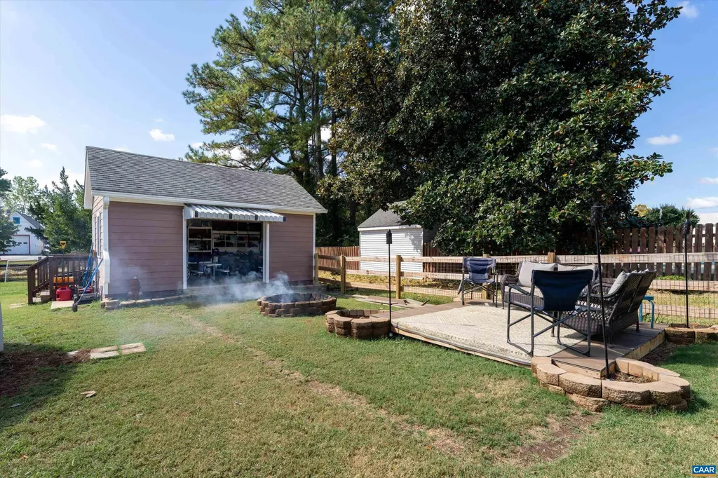 128 West Street Louisa VA 23093