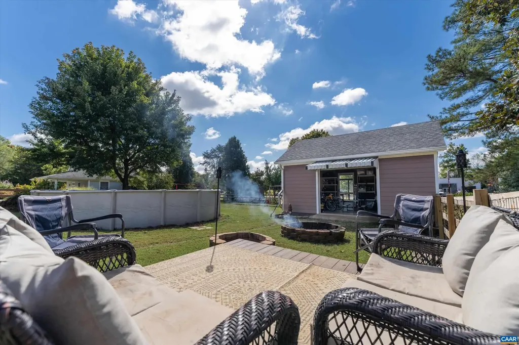 128 West Street Louisa VA 23093