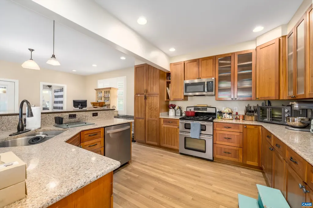 128 West Street Louisa VA 23093