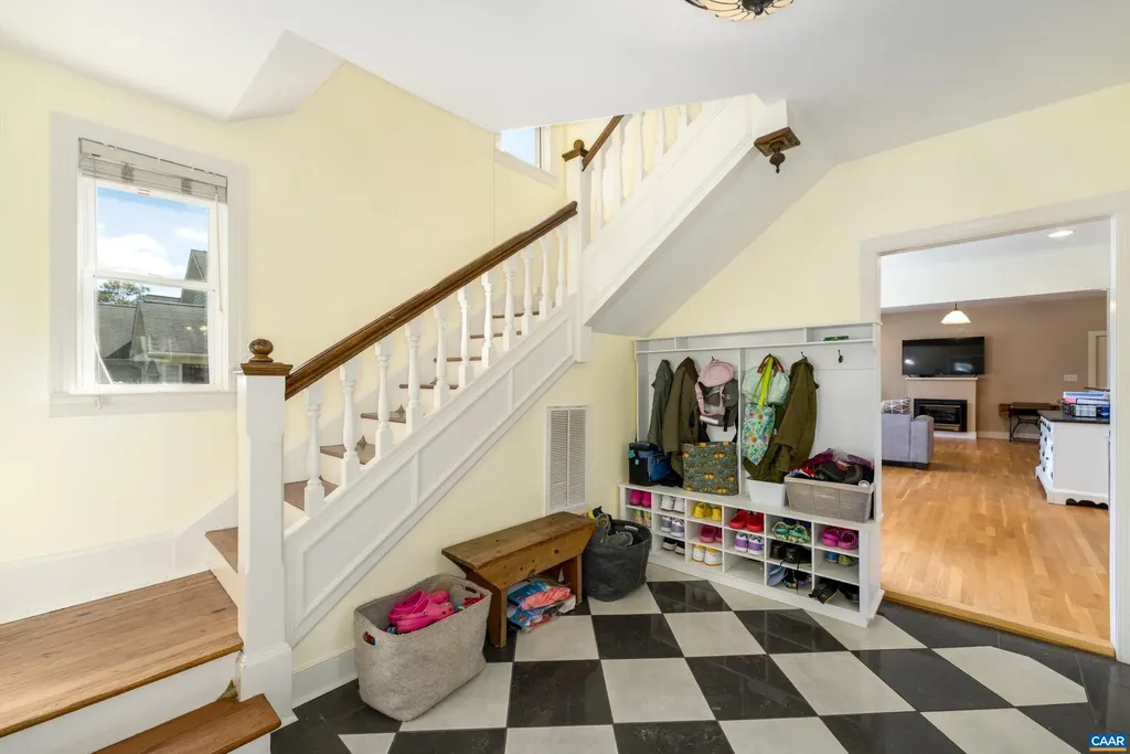 128 West Street Louisa VA 23093