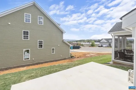 208 Sunbird Lane Waynesboro VA 22980