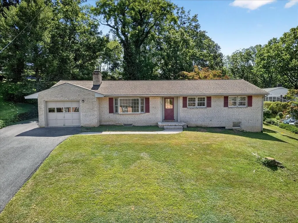 418 Cardinal Street Staunton VA 24401