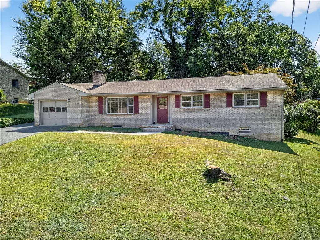 418 Cardinal Street Staunton VA 24401