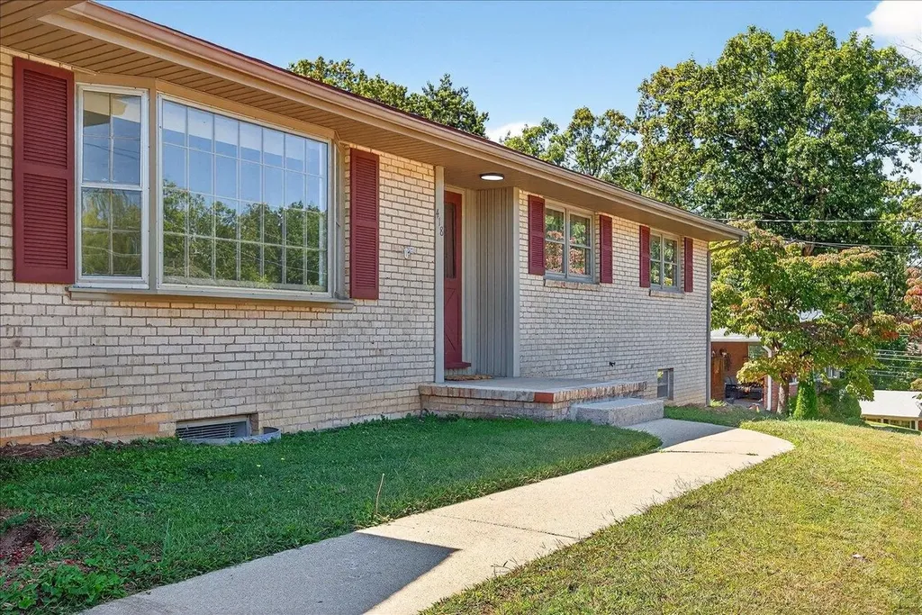 418 Cardinal Street Staunton VA 24401