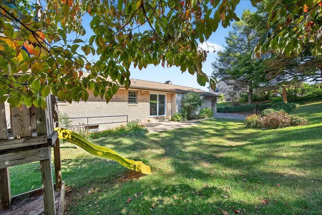 418 Cardinal Street Staunton VA 24401