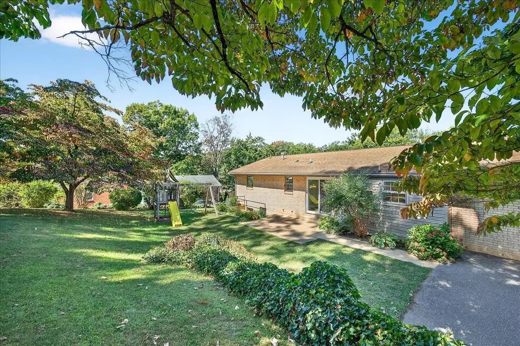 418 Cardinal Street Staunton VA 24401