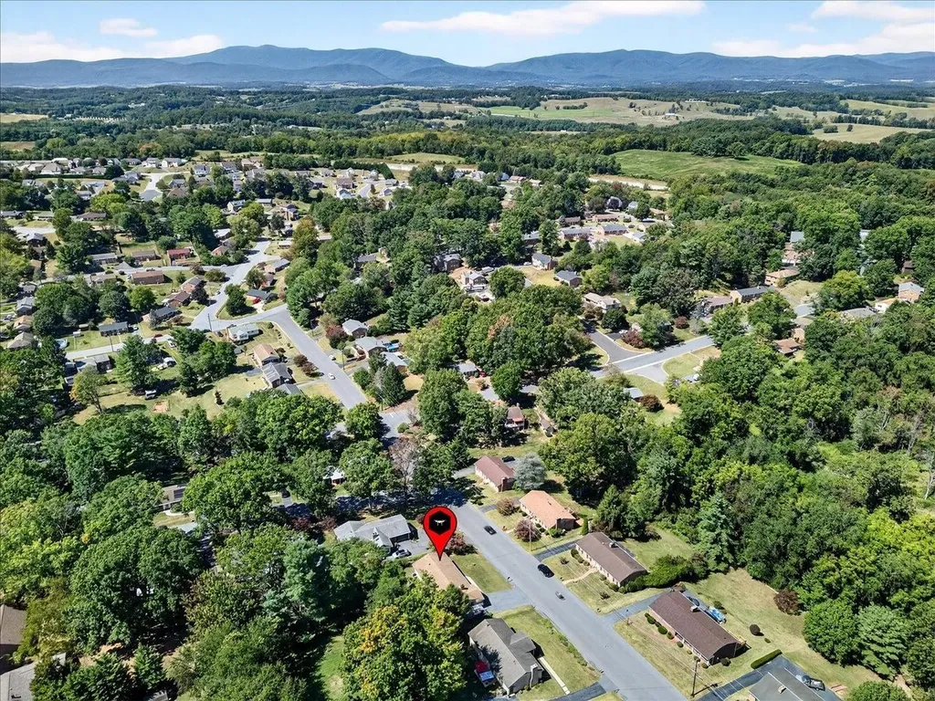 418 Cardinal Street Staunton VA 24401